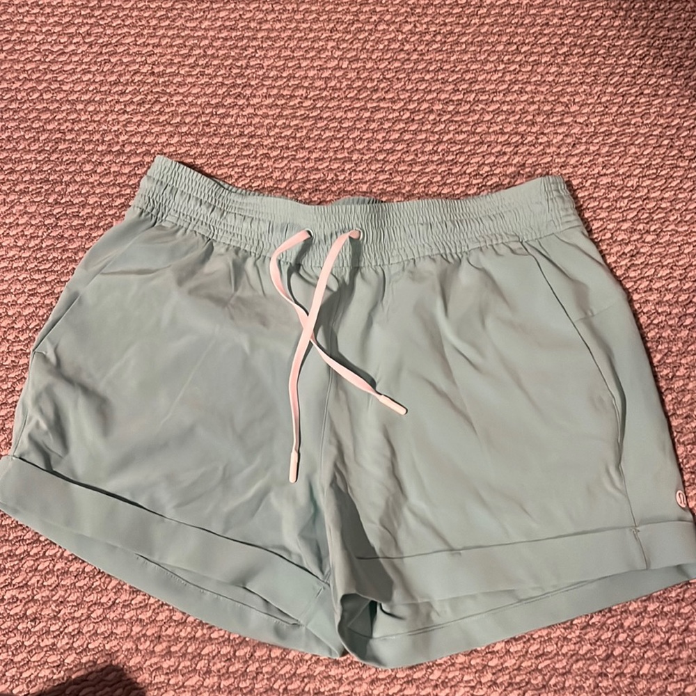 Lululemon sea foam green shorts size 8